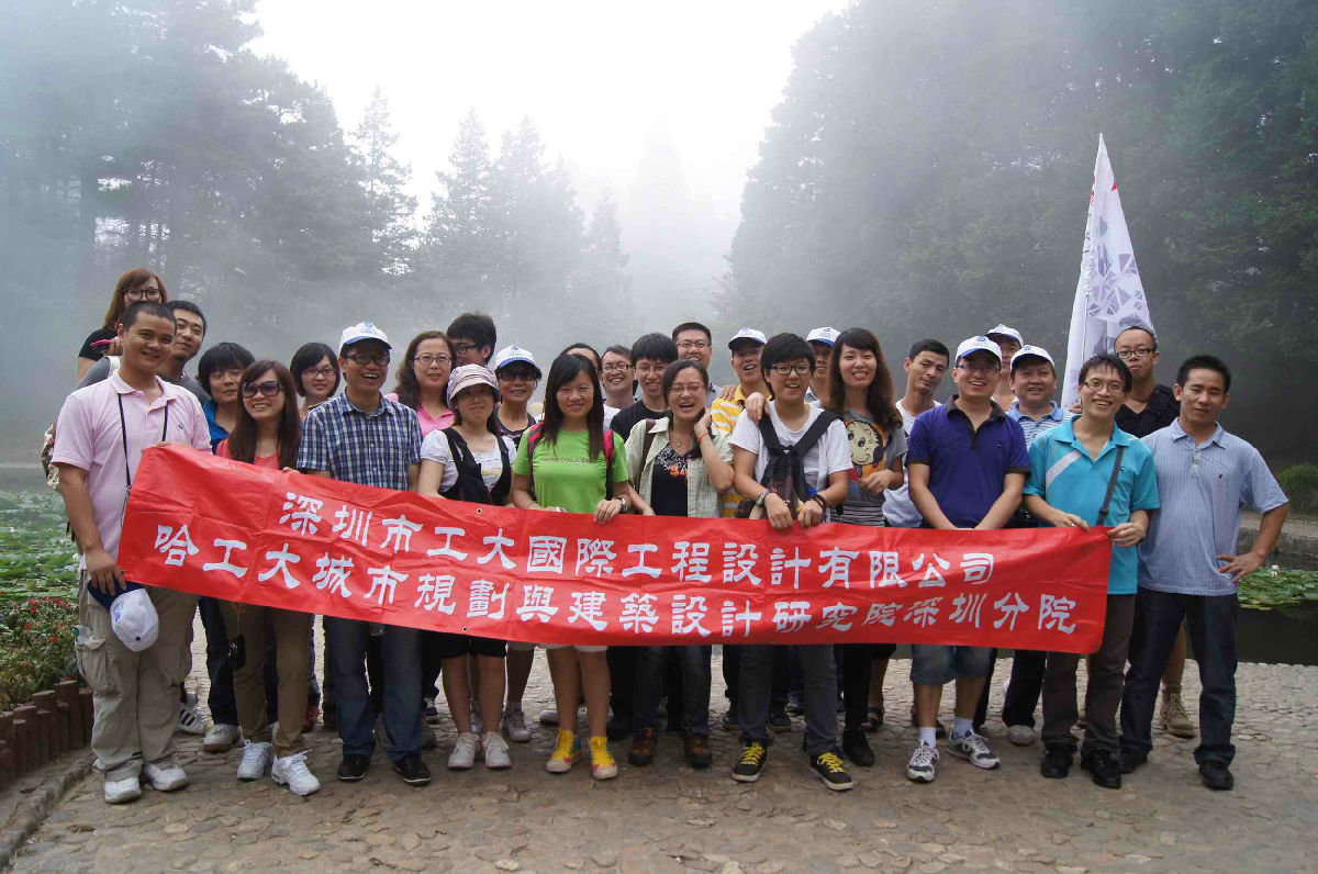 2011年8月全体员工飞抵南昌开始庐山之旅